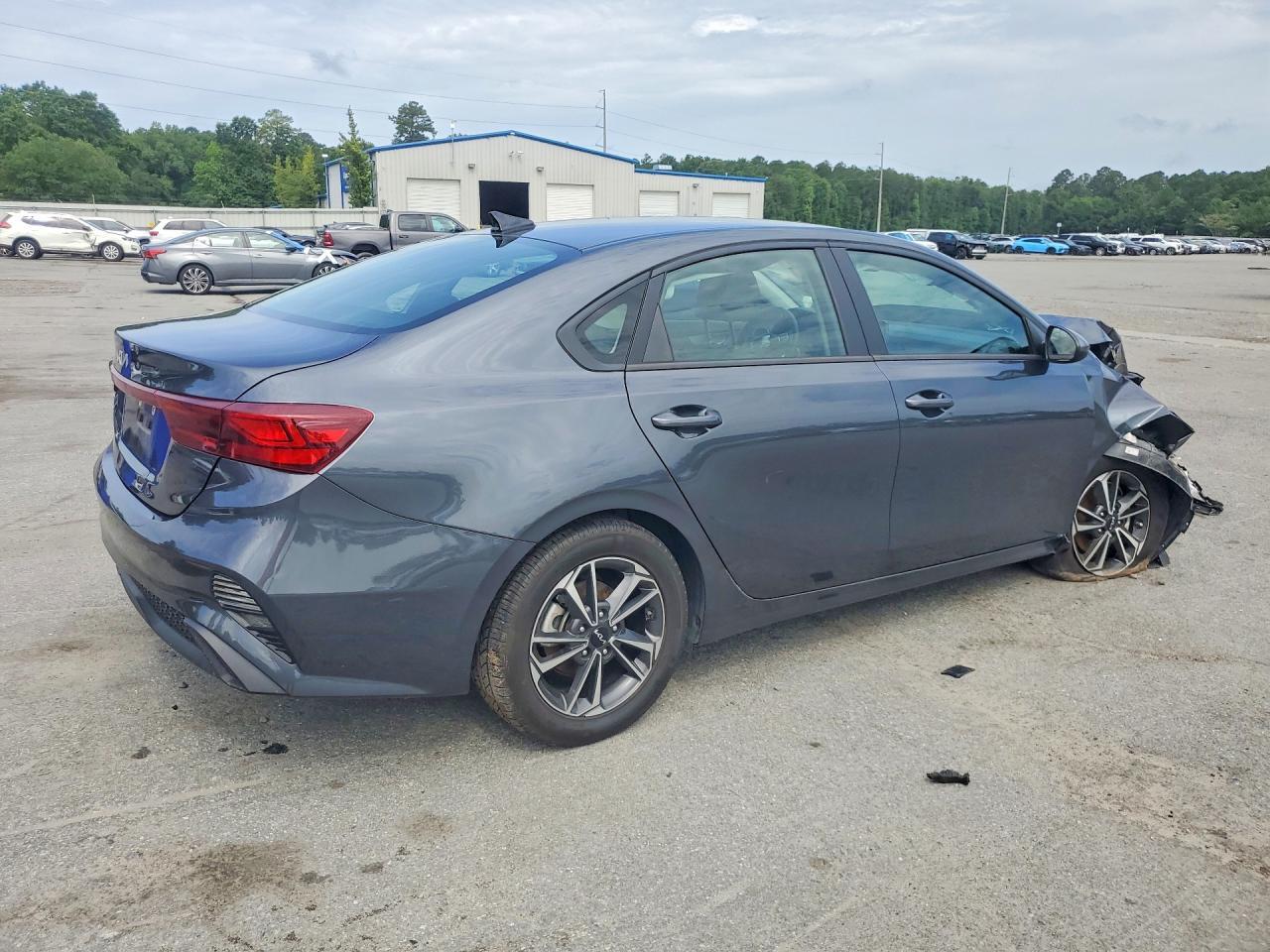 2024 Kia Forte Lxs - Image 3