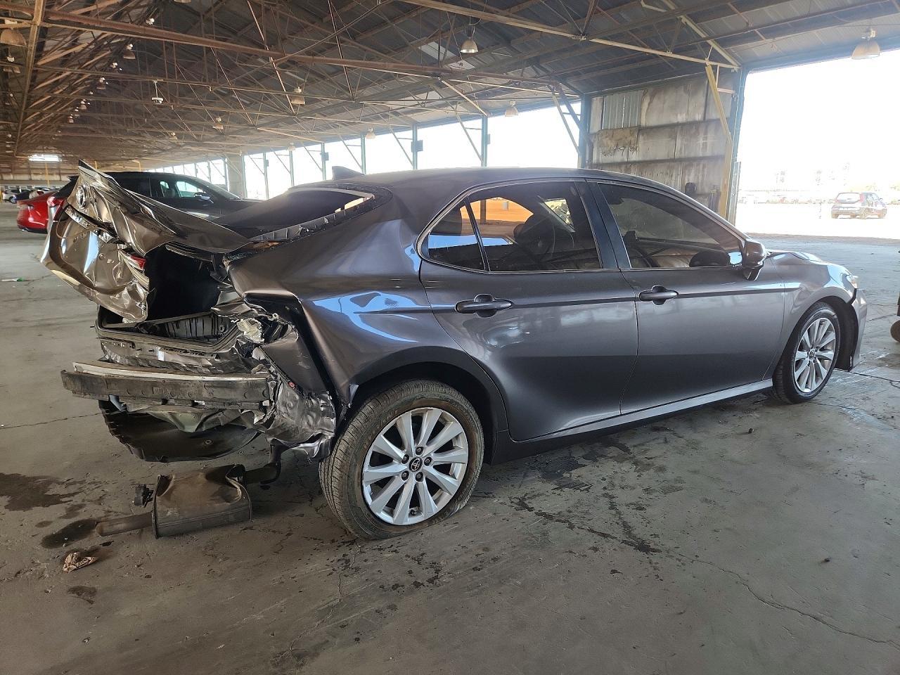 2019 Toyota Camry Le - Фото 3