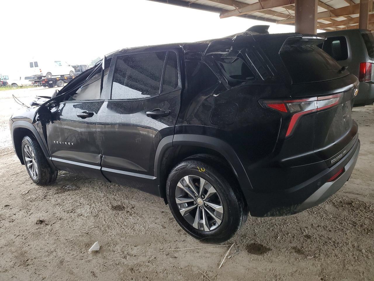 2025 Chevrolet Equinox Lt - Image 2
