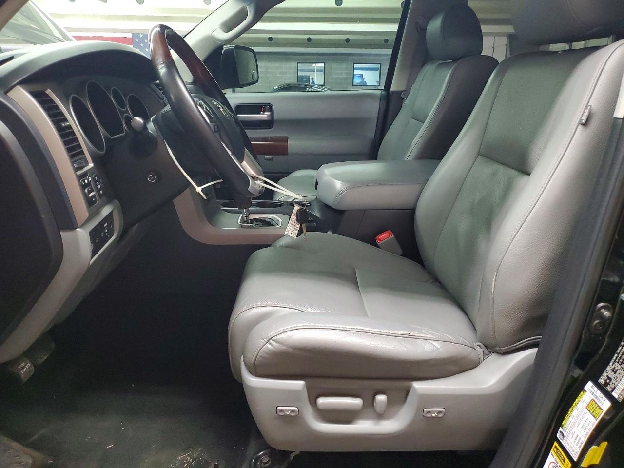 2016 Toyota Sequoia Platinum - Фото 7