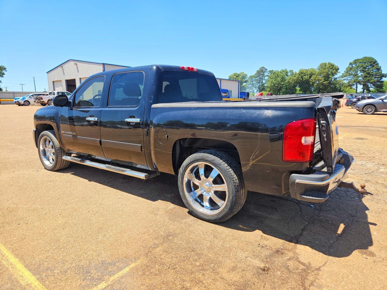 2008 Chevrolet Silverado C1500 - Image 2