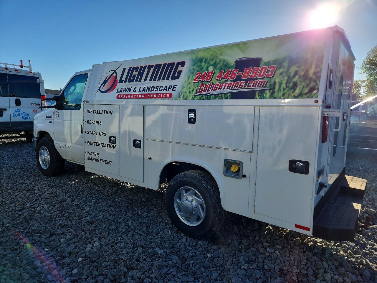 2018 Ford Econoline E350 Super Duty Cutaway Van - Image 2