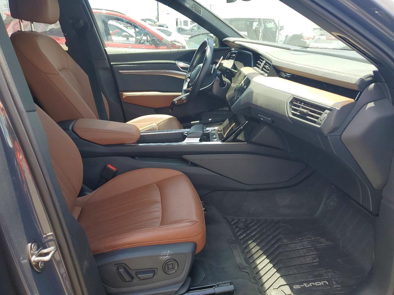 2024 Audi Q8 E-Tron Premium Plus - Image 7