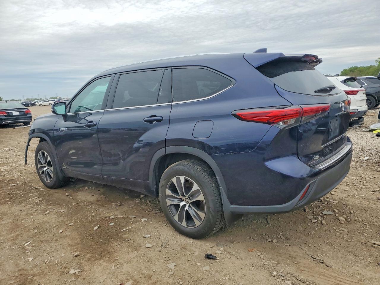 2020 Toyota Highlander Hybrid Xle - Image 2
