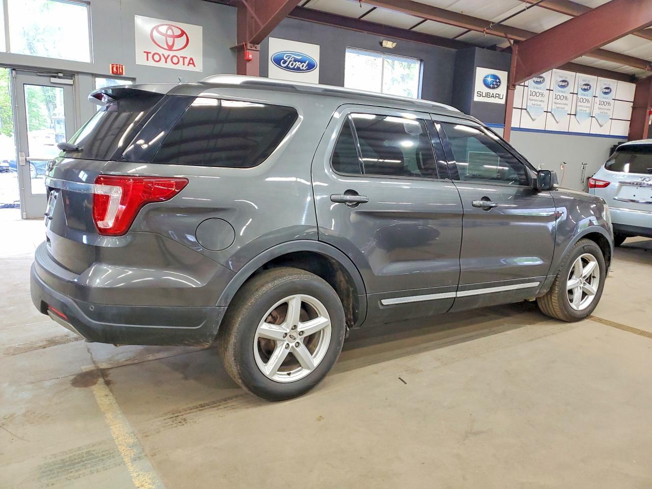 2019 Ford Explorer Xlt - Фото 3