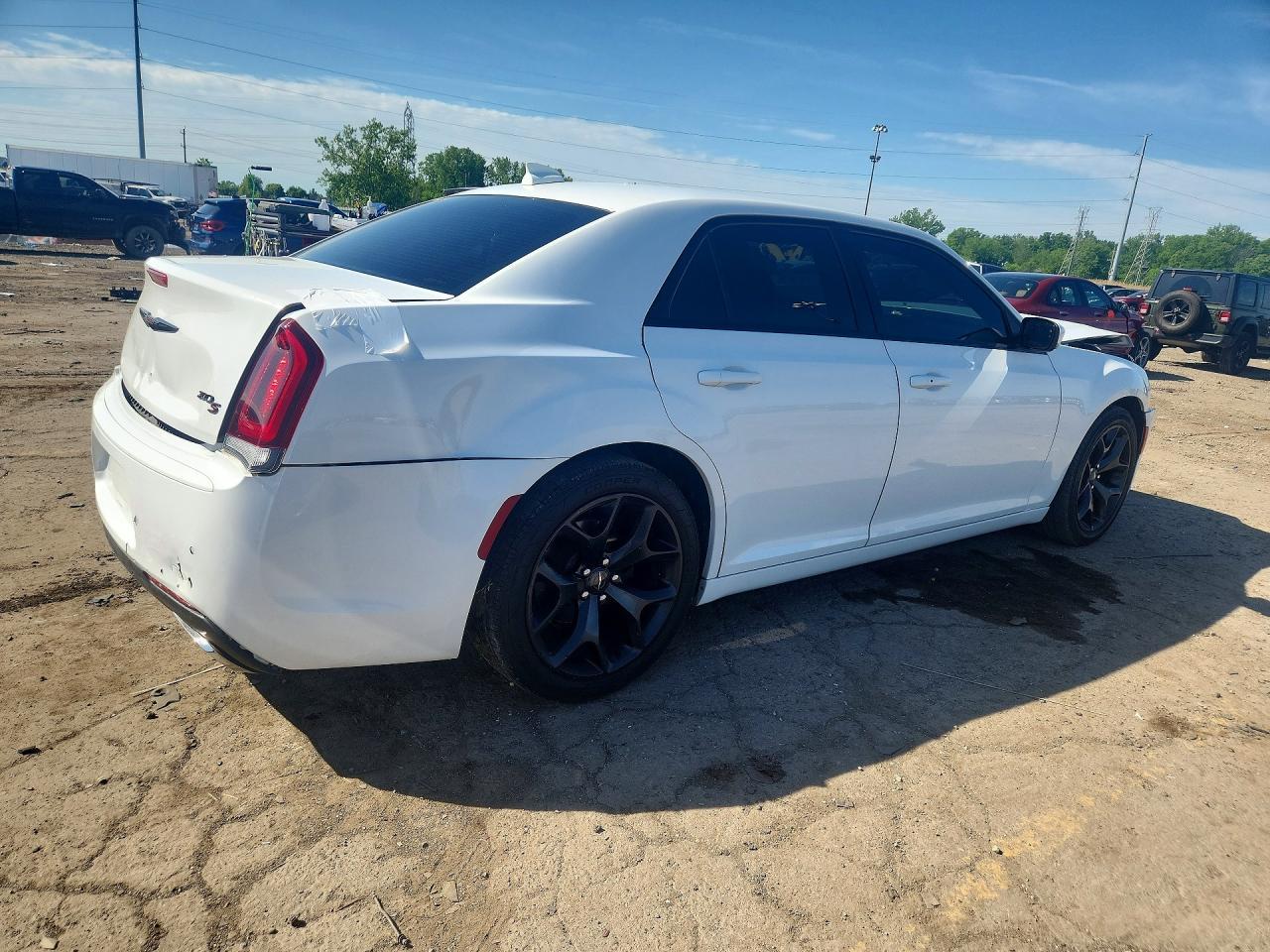 2021 Chrysler 300 S - Фото 3