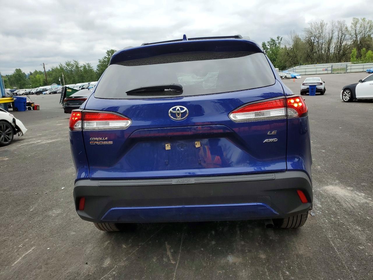 2024 Toyota Corolla Cross Le - Фото 6