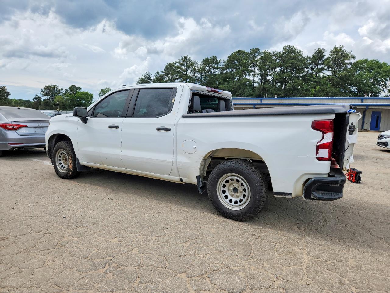 2024 Chevrolet Silverado C1500 - Фото 2