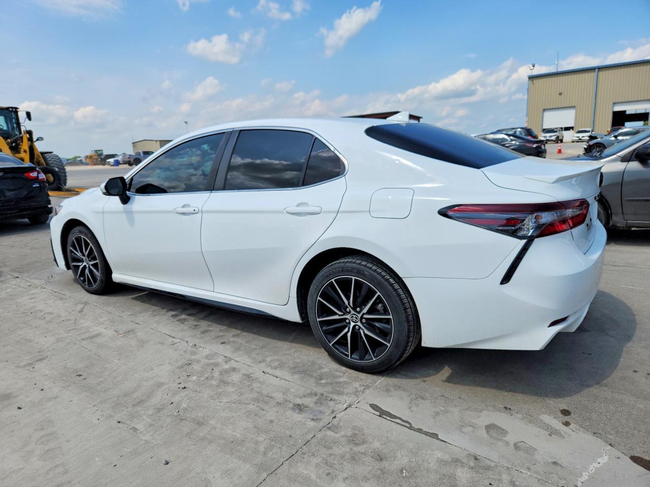 2024 Toyota Camry Se - Фото 2