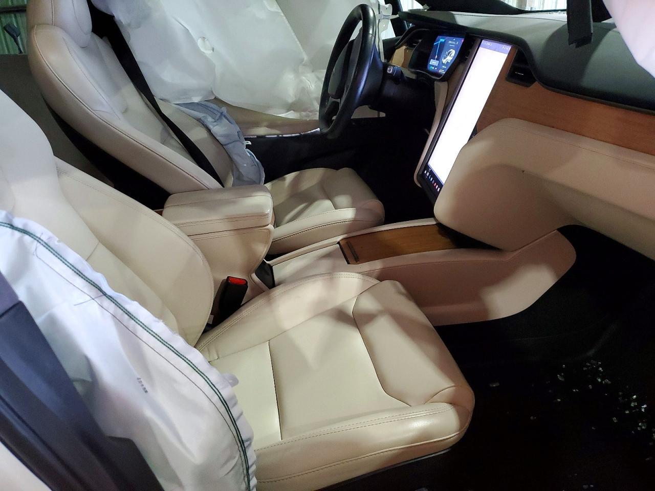 2021 Tesla Model X - Фото 7