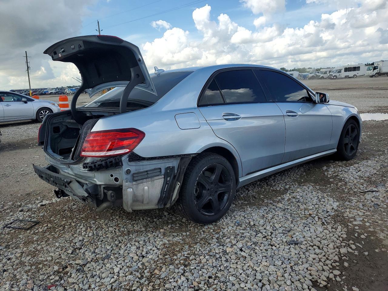 2016 Mercedes-Benz E Class E350 4D Seda - Фото 3