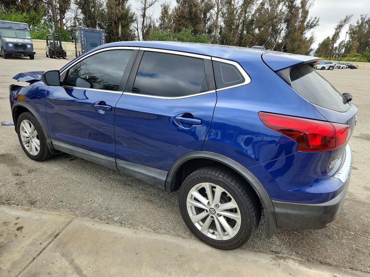 2019 Nissan Rogue Sport S - Фото 2