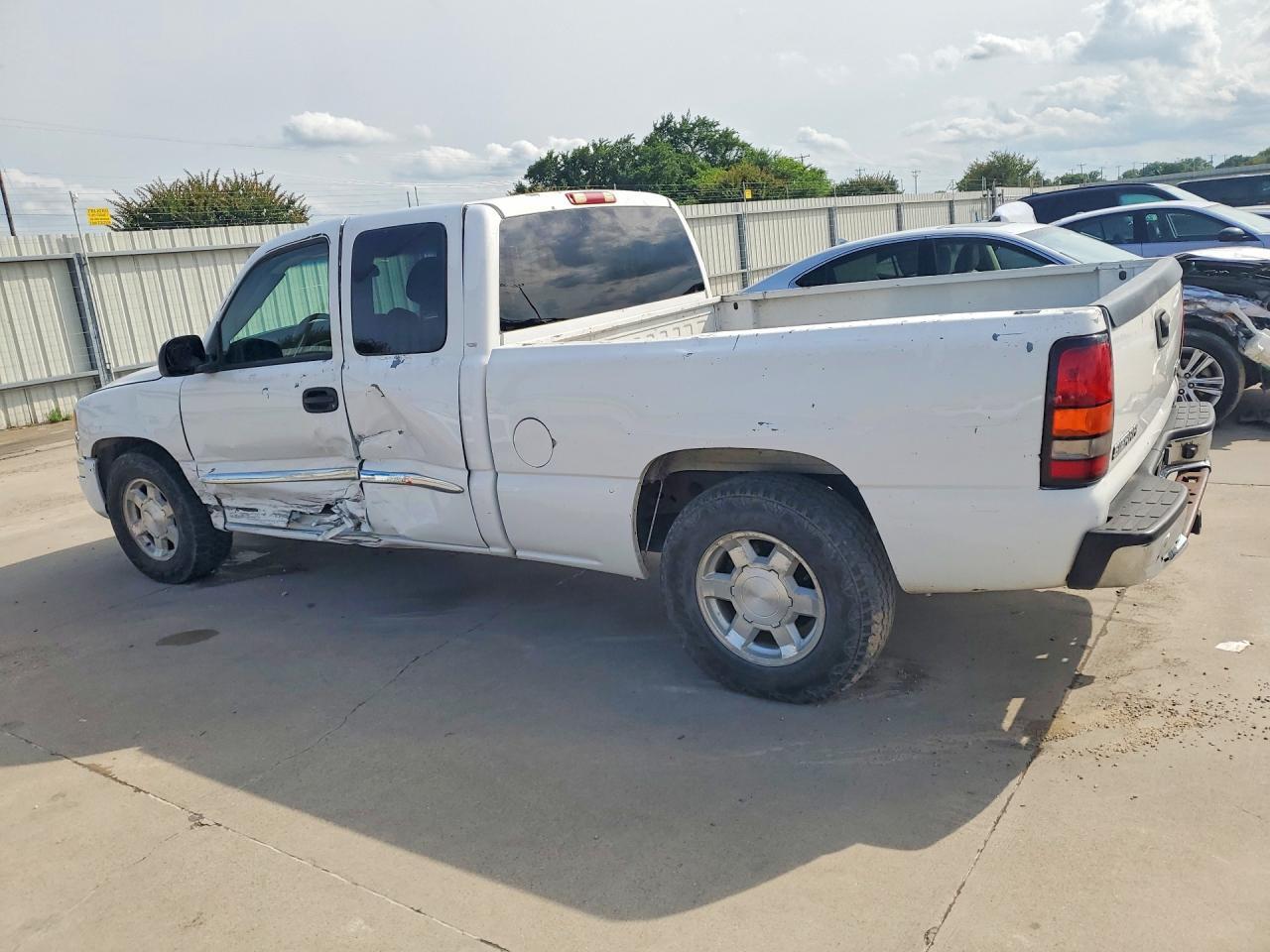 2004 GMC New Sierra C1500 - Фото 2