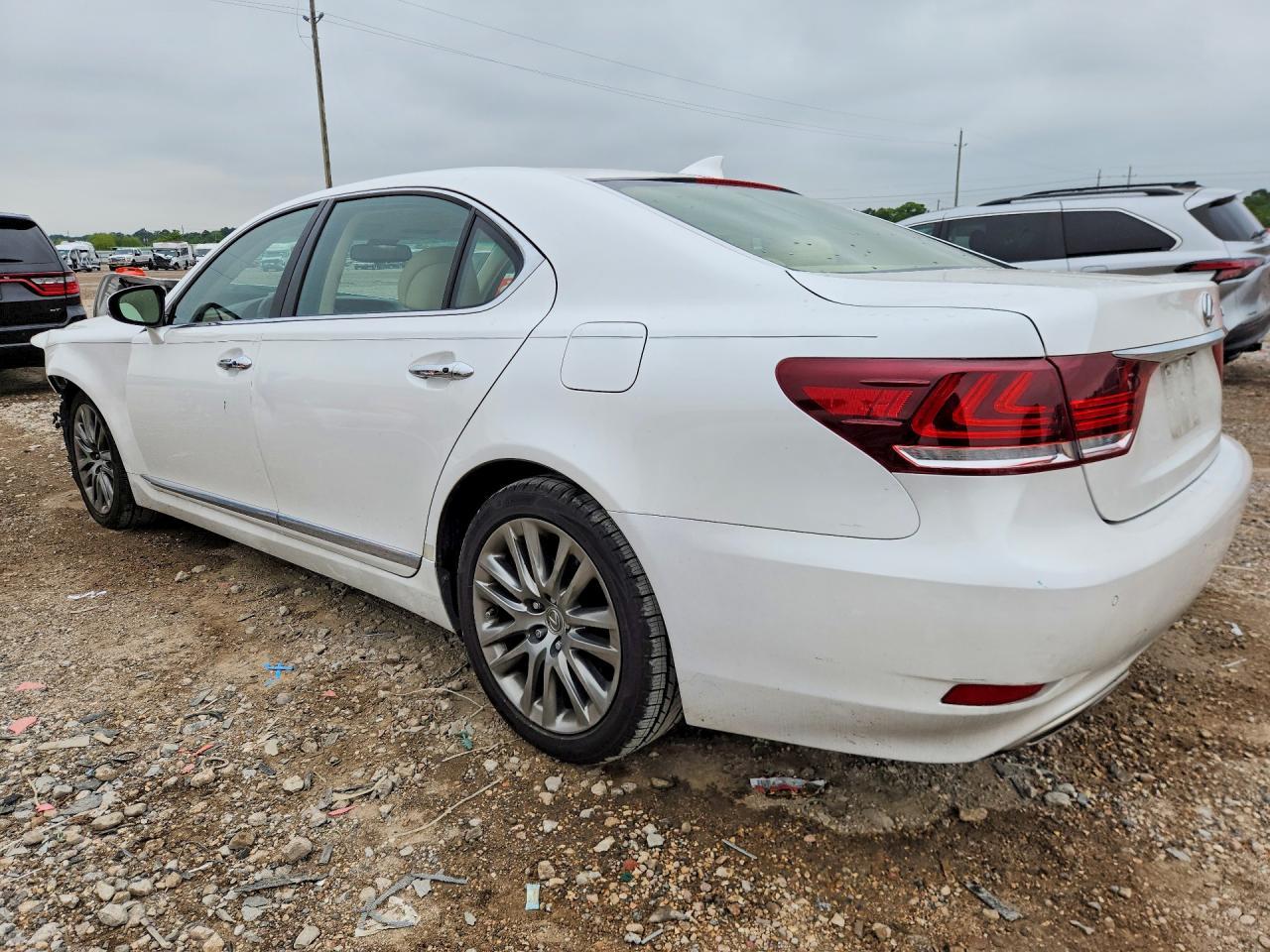 2017 Lexus Ls 460L - Image 2