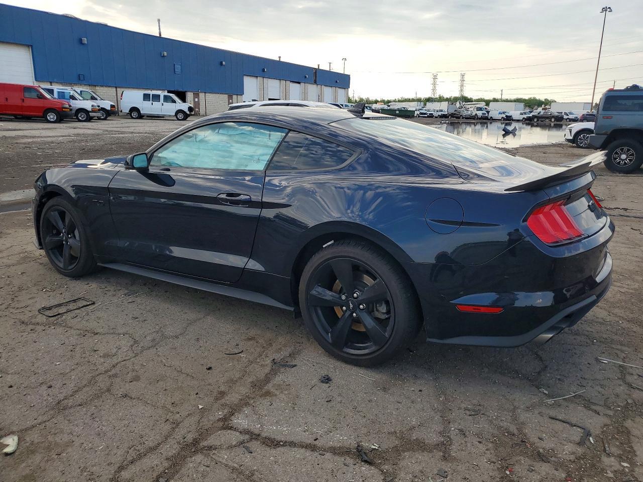 2021 Ford Mustang Gt - Фото 2