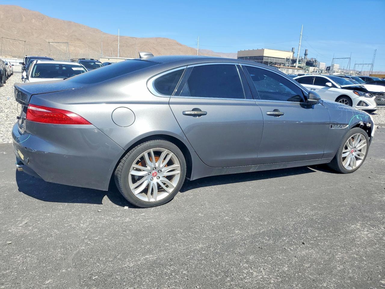 2017 Jaguar Xf Prestige - Image 3