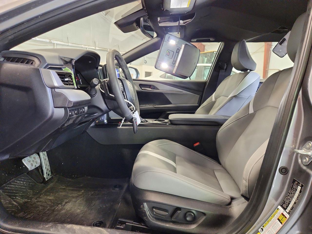 2025 Toyota Camry Se - Image 7