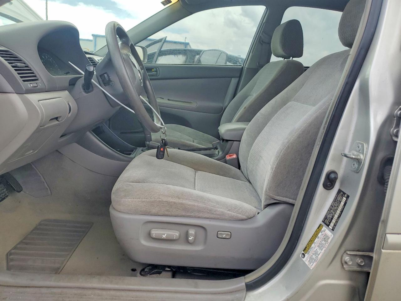 2004 Toyota Camry Le - Image 7