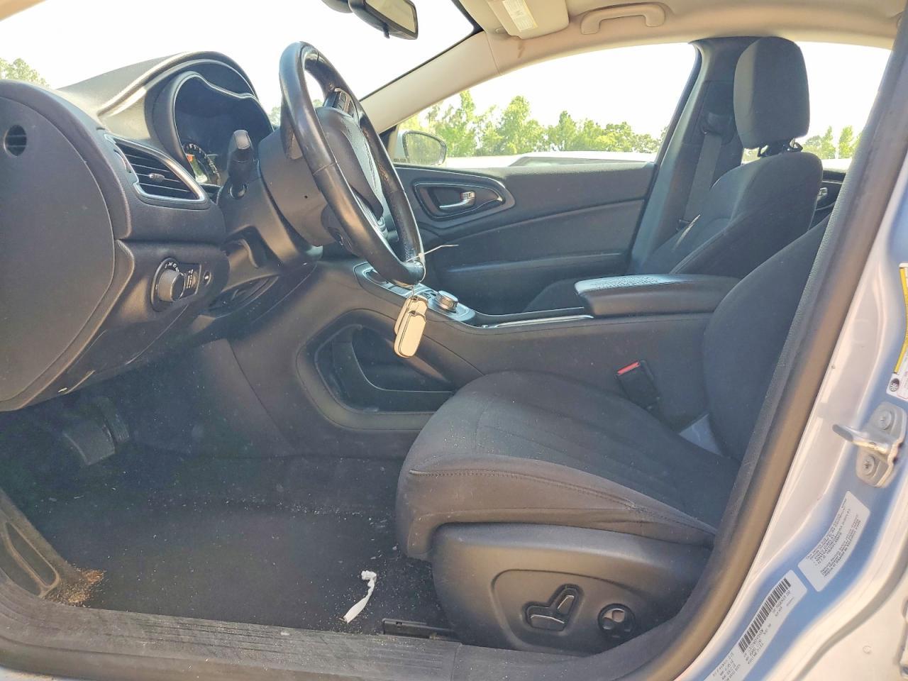 2015 Chrysler 200 Limited - Фото 7