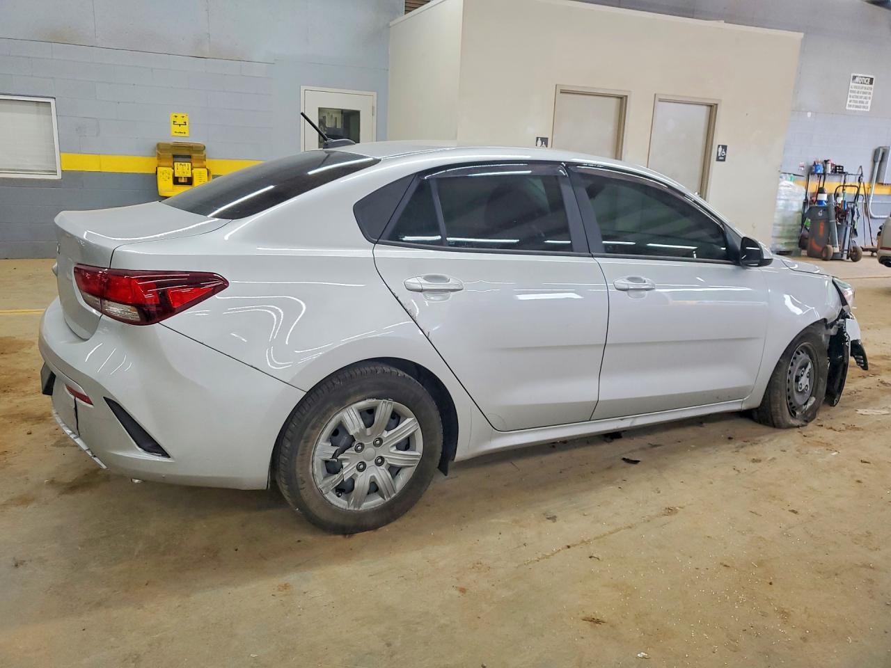 2023 Kia Rio S - Фото 3