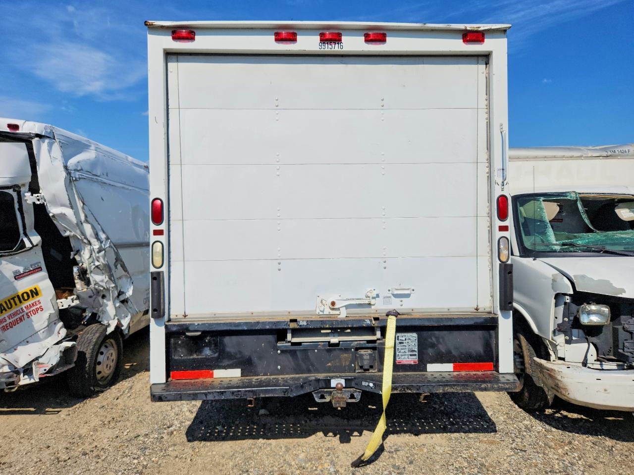 2001 GMC Savana - Box Truck - Image 6