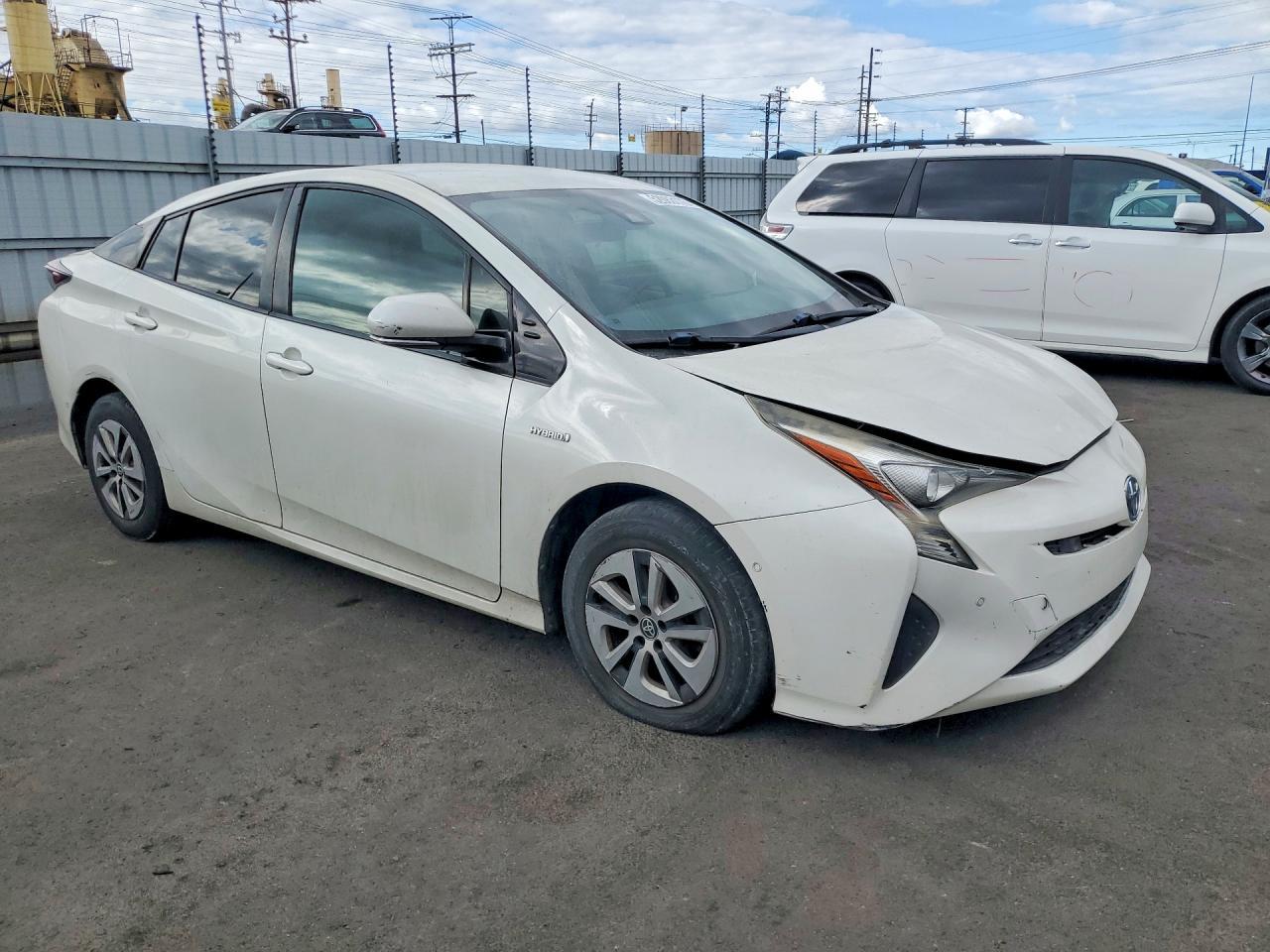 2017 Toyota Prius Two - Фото 4