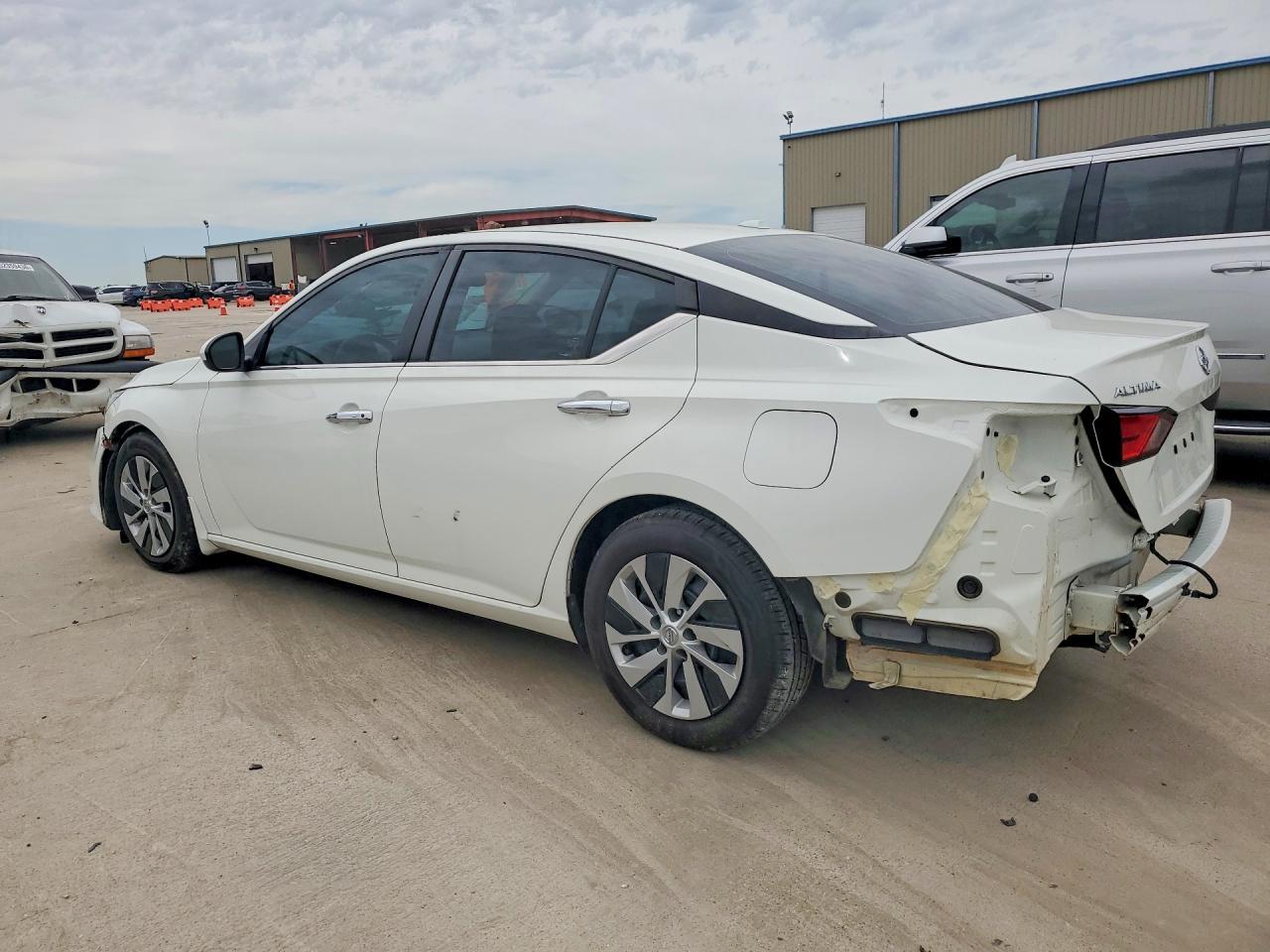 2019 Nissan Altima S - Фото 2
