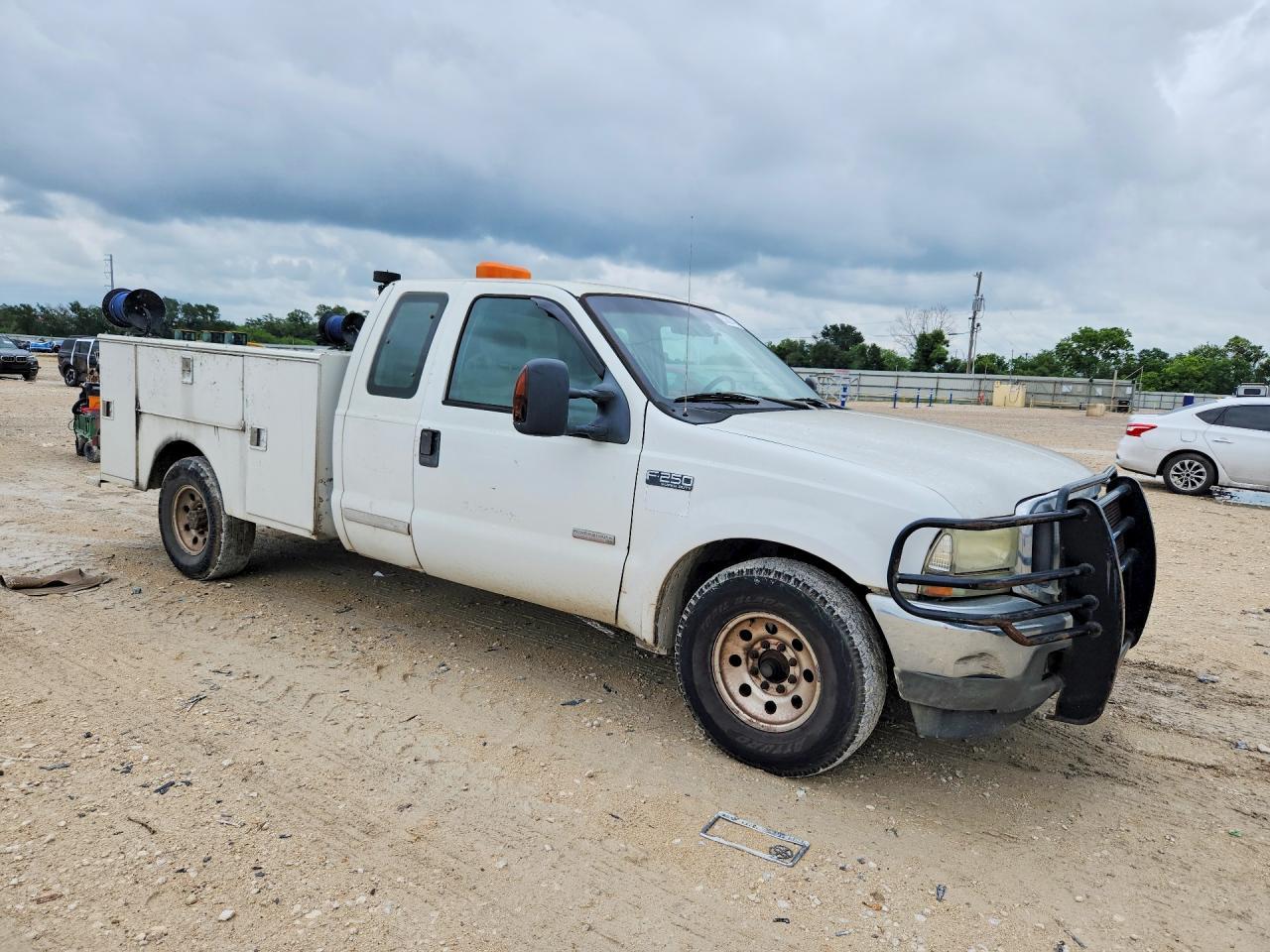 2001 Ford F250 Super - Delivery Truck - Image 4