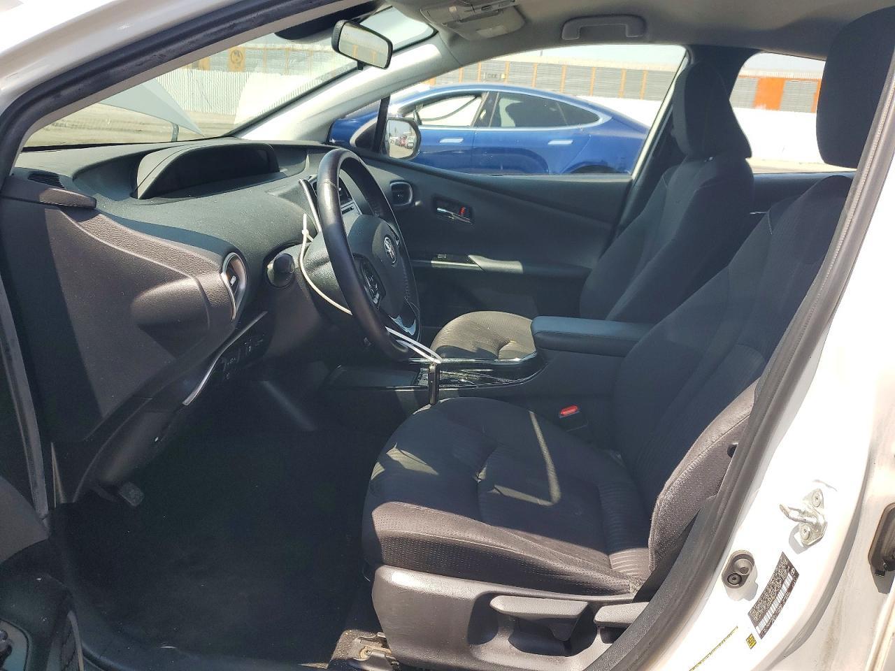 2021 Toyota Prius Prime Le - Image 7