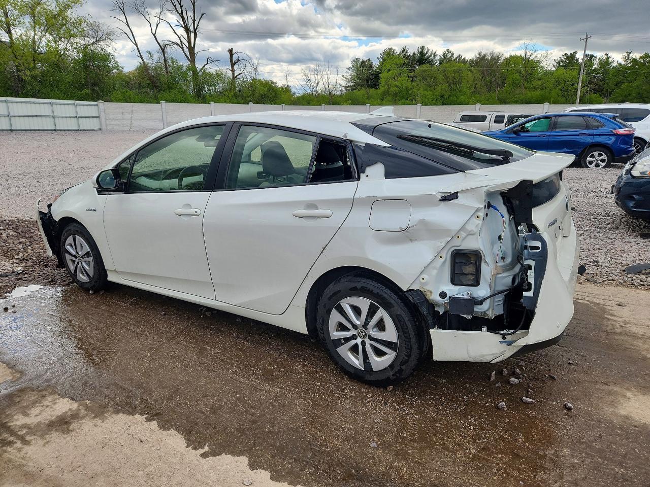 2017 Toyota Prius Two - Фото 2