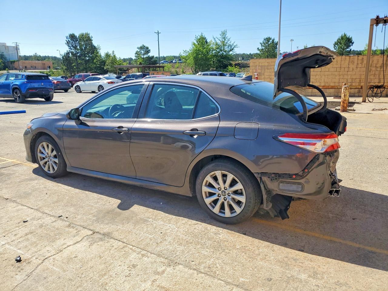 2019 Toyota Camry Le - Фото 2