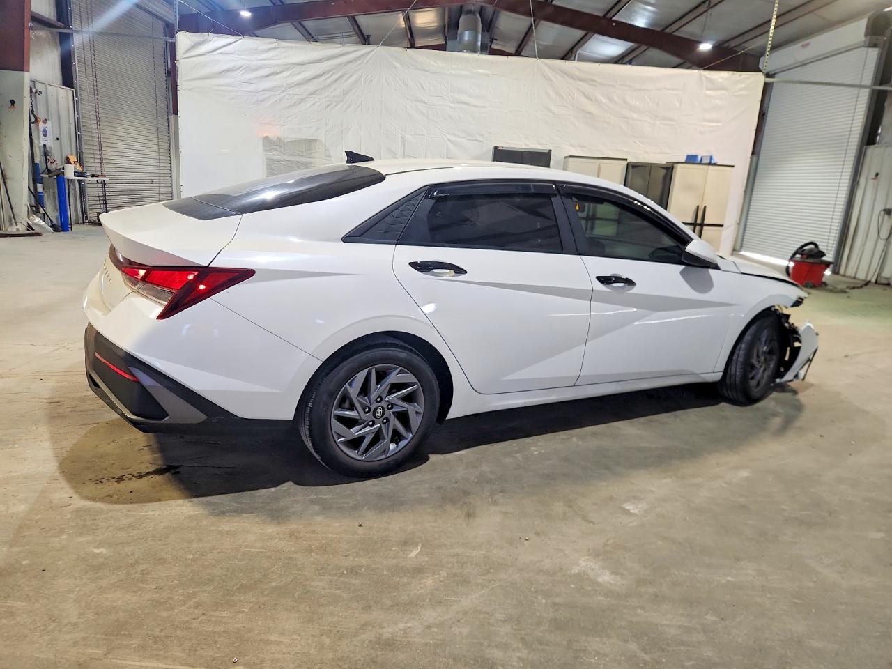 2024 Hyundai Elantra Sel - Image 3