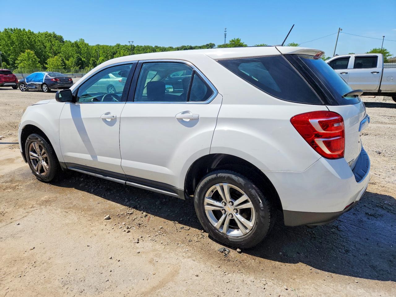 2017 Chevrolet Equinox Ls - Image 2