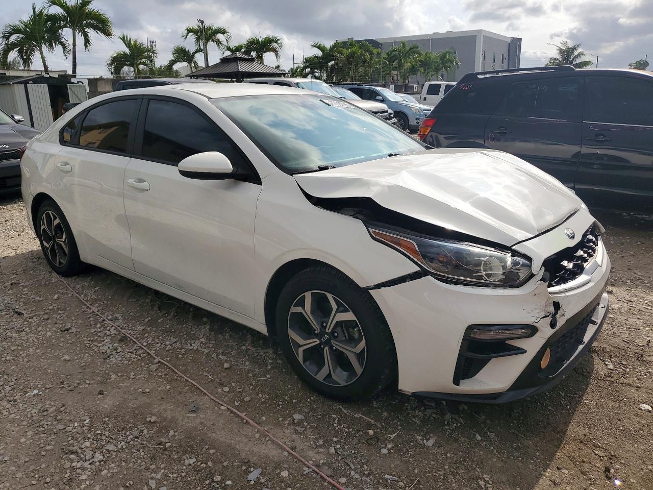 2021 Kia Forte Lxs - Image 4