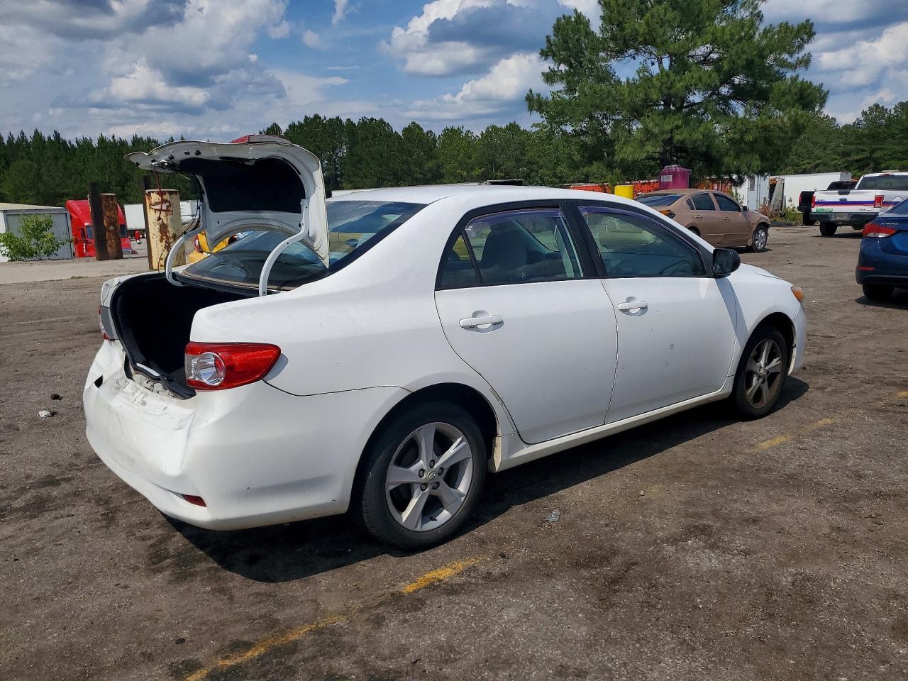 2011 Toyota Corolla Le - Фото 3