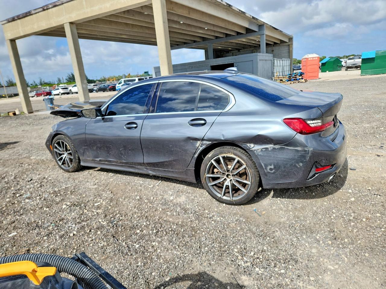 2019 BMW 330I - Фото 2