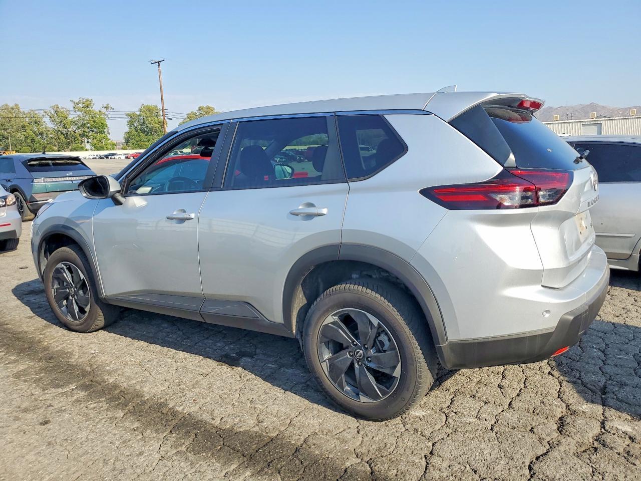 2024 Nissan Rogue Sv - Фото 2