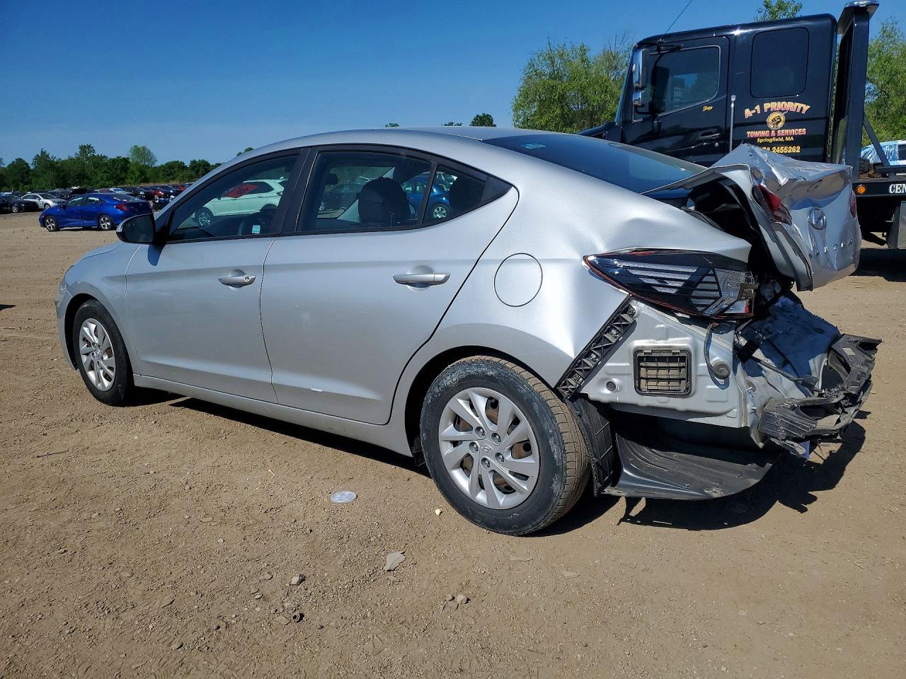 2019 Hyundai Elantra Se - Image 2
