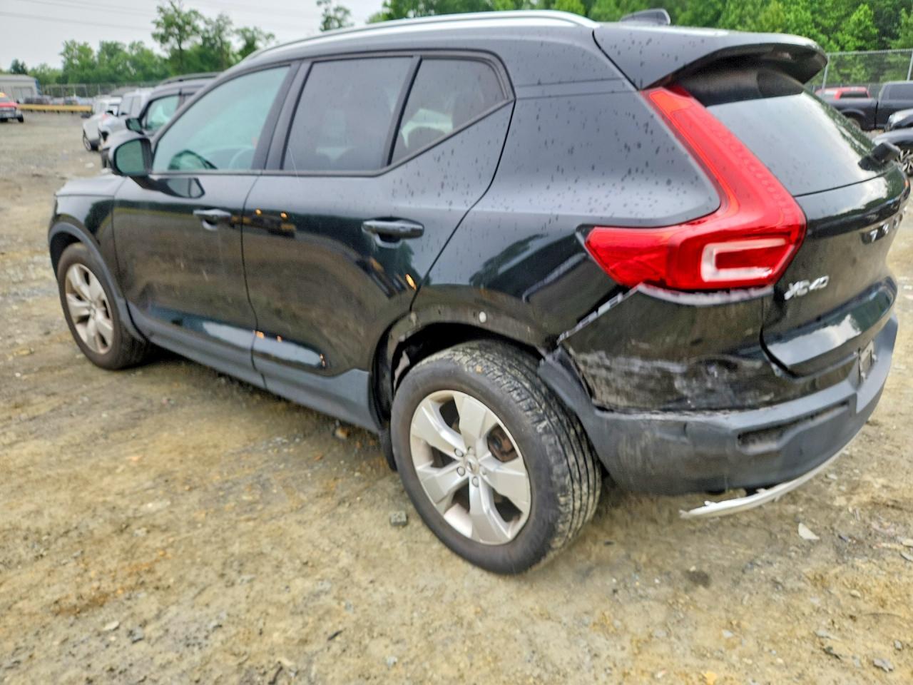 2020 Volvo Xc40 T4 Momentum - Фото 2
