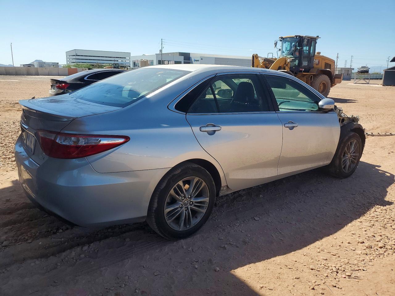 2016 Toyota Camry Se - Фото 3