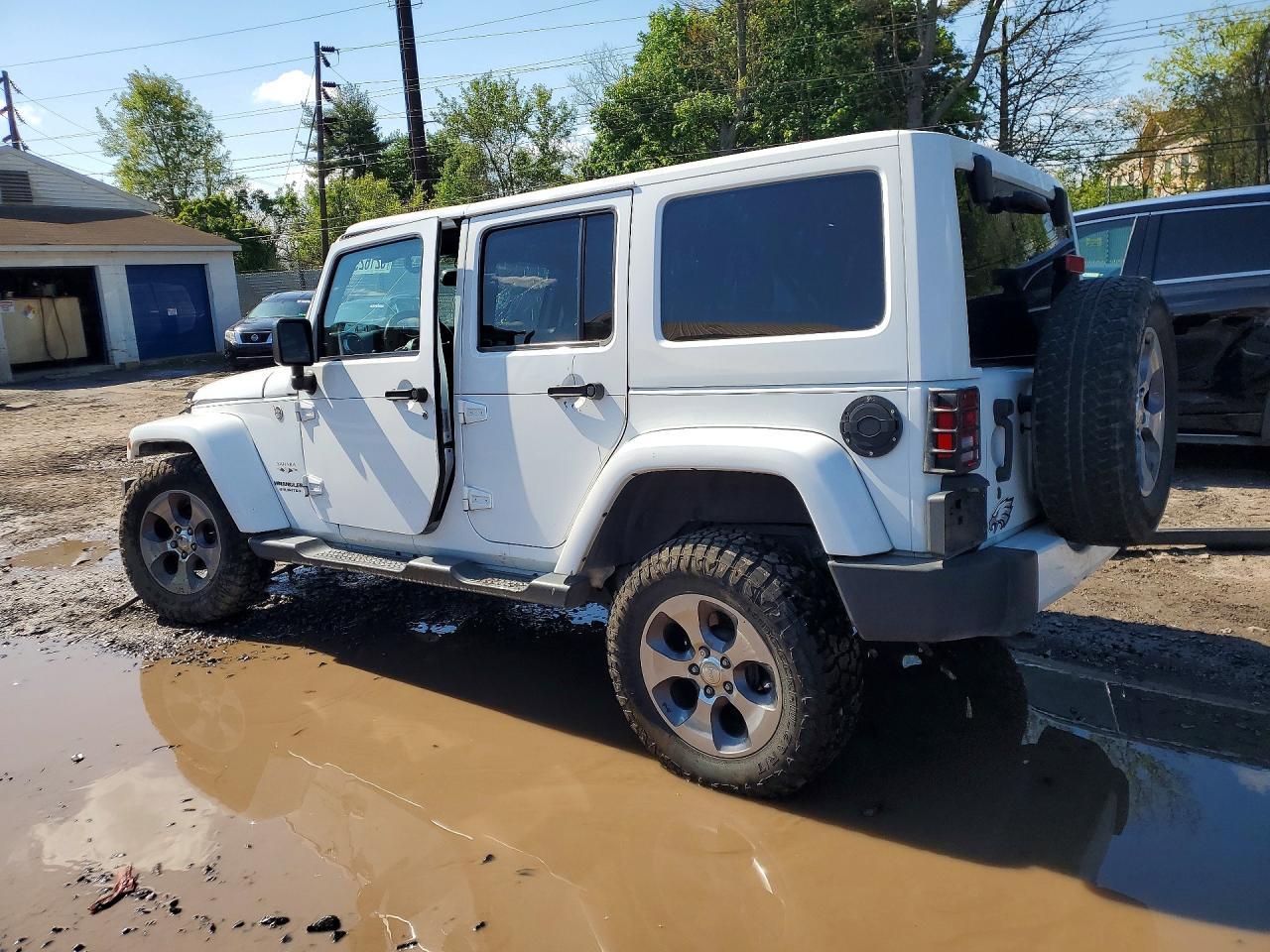 2016 Jeep Wrangler Unlimited Sahara - Image 2