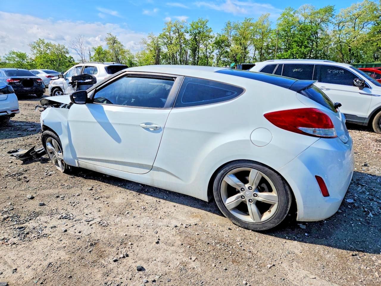 2014 Hyundai Veloster Base - Фото 2