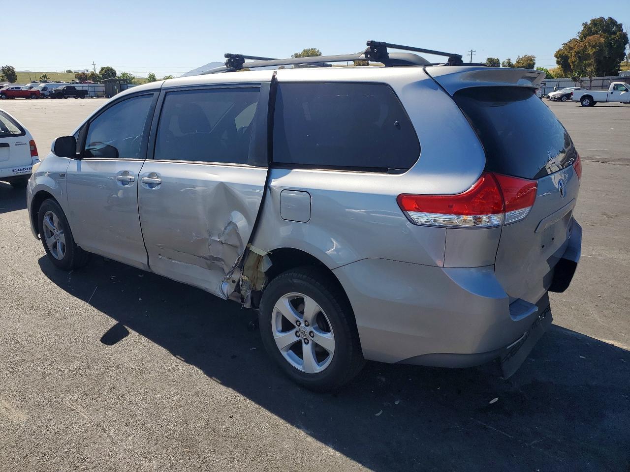 2013 Toyota Sienna Le - Фото 2