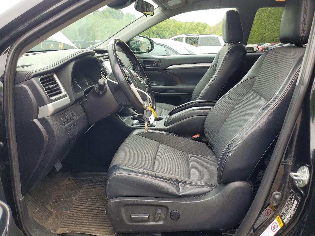 2019 Toyota Highlander Le Plus - Image 7