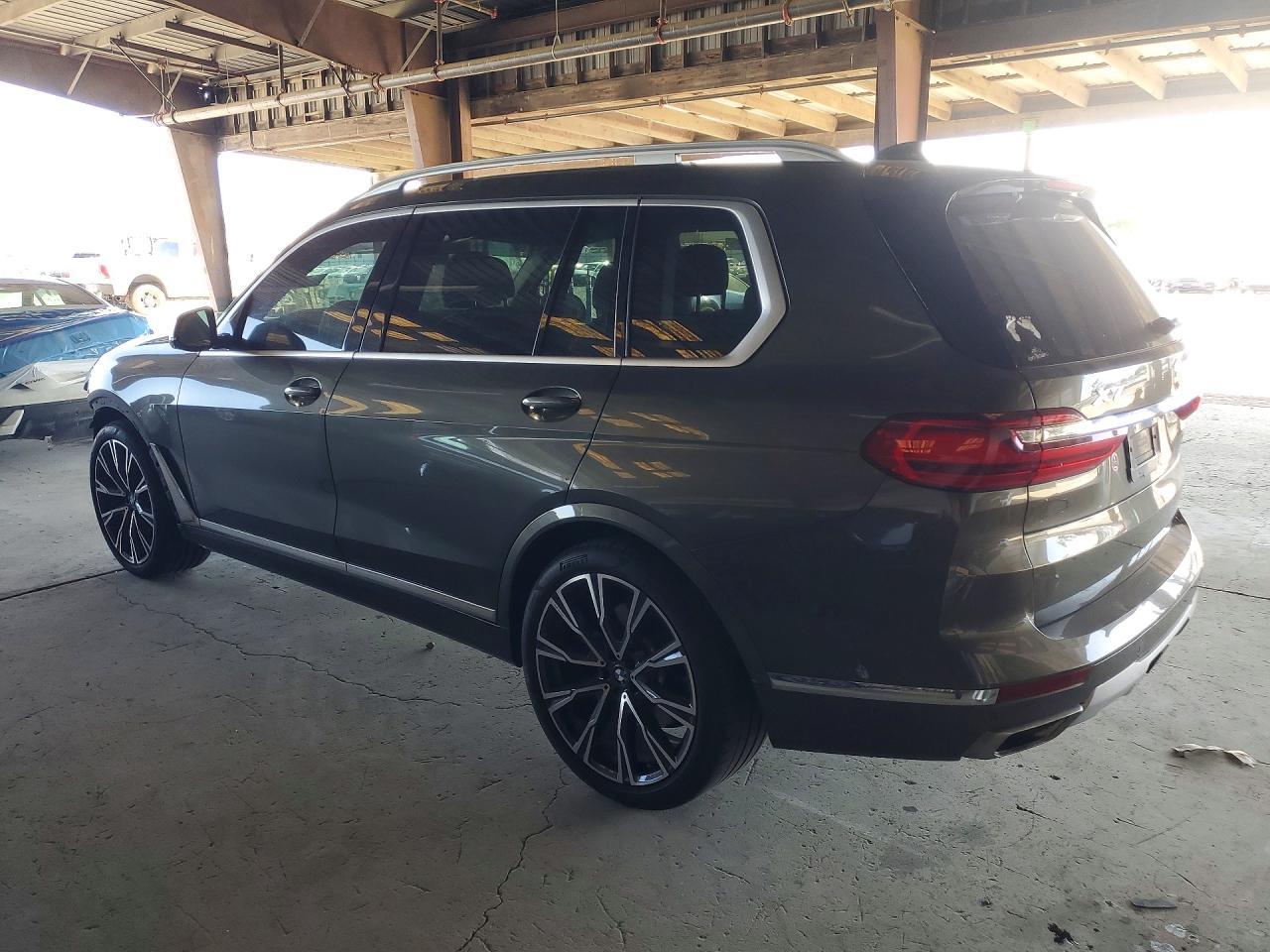 2021 BMW X7 xDrive40I - Фото 2