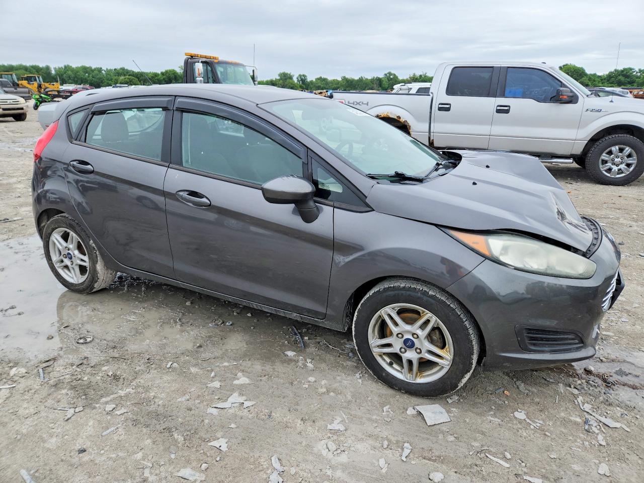 2017 Ford Fiesta Se - Фото 4