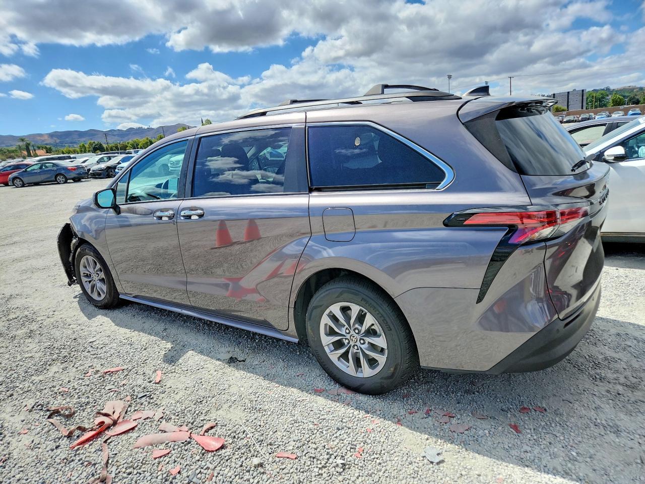 2022 Toyota Sienna Xle - Фото 2