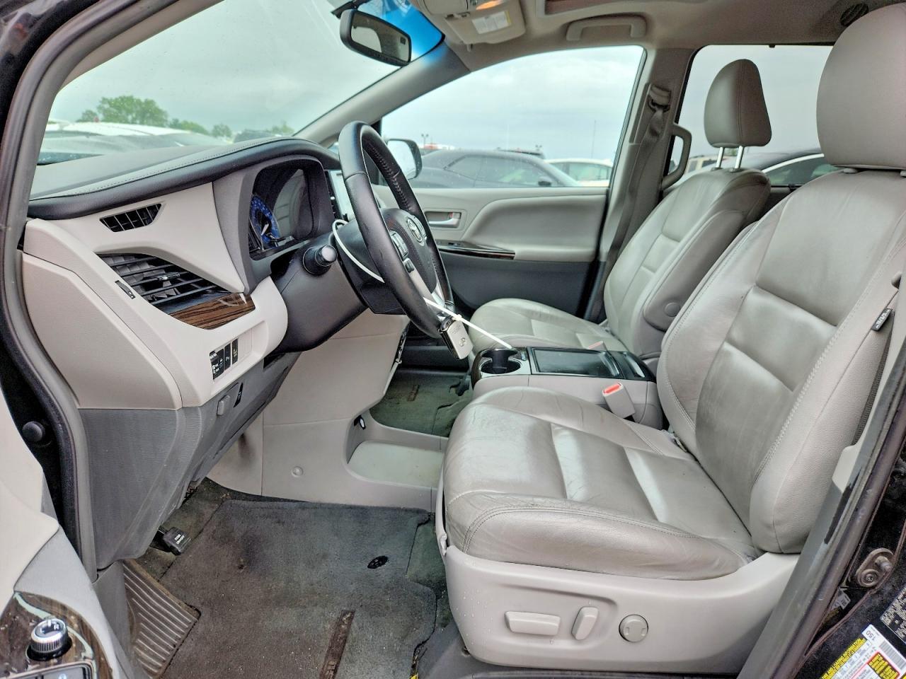 2015 Toyota Sienna Xle Premium 7-Passenger - Фото 7