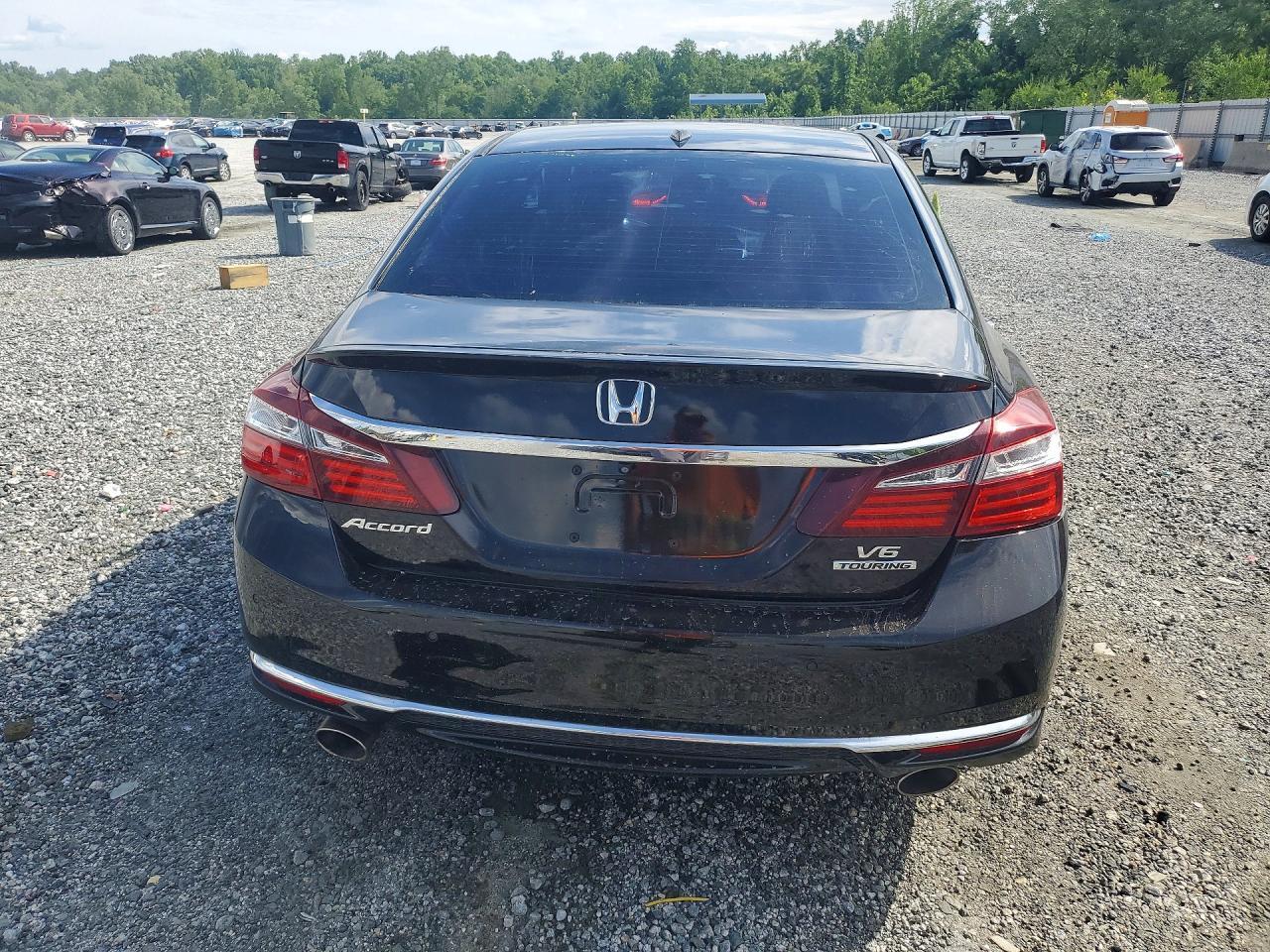 2016 Honda Accord Touring - Image 6