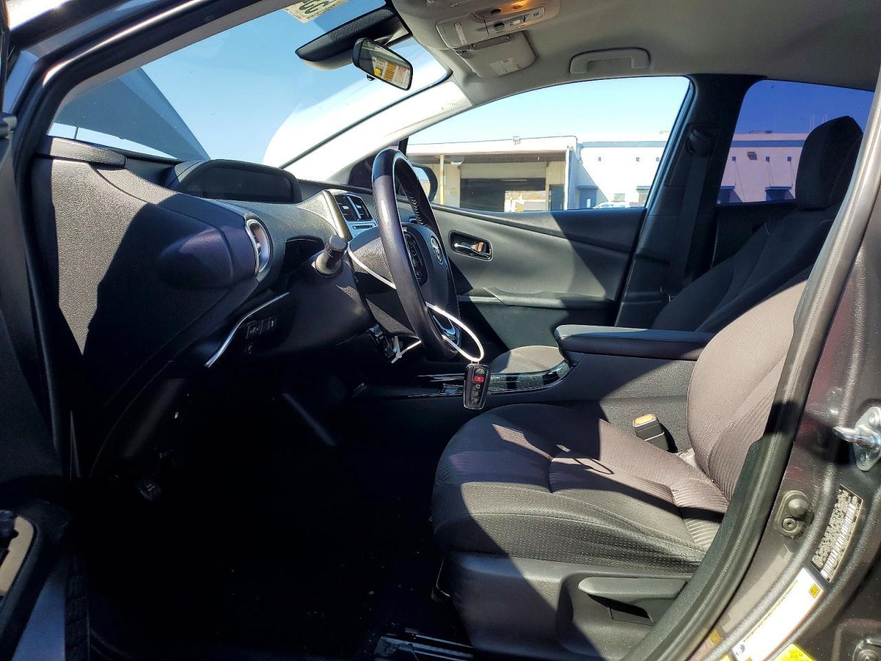 2020 Toyota Prius Prime Le - Фото 7